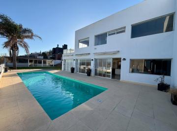 Casa de 6 ambientes, Villa Carlos Paz · Casa 3 Dorm. C/ Pileta y Cochera - Becciu