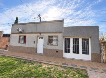 Casa · 129m² · 3 Ambientes · 1 Cochera · Venta Casa 2 Hab - La Emilia - Apta a Credito