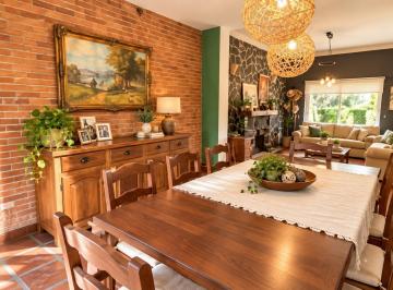 Casa · 200m² · 4 Ambientes · 1 Cochera · Casa 4 Amb con Jardin - Apto Credito