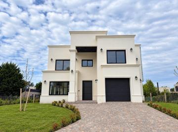Casa · 280m² · 5 Ambientes · 2 Cocheras · Venta Casa 5 Ambientes a Estrenar Rumenco Joven