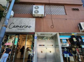 Depósito , Flores · Vende Deposito / Local Sobre Foco Comercial Flores