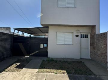 Casa · 7 Ambientes · 1 Cochera · Casa en Barrio Malvinas Argentinas
