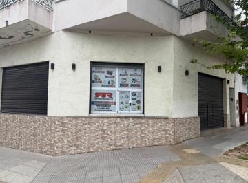 Local comercial de 1 ambiente, Pompeya · Local en Esquina Muy Buen Estado