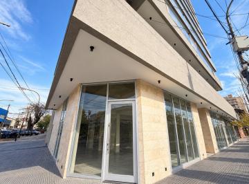 Local comercial · 190m² · 4 Ambientes · Local en Alquiler en Lanús