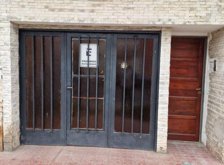 Casa · 180m² · 8 Ambientes · 1 Cochera