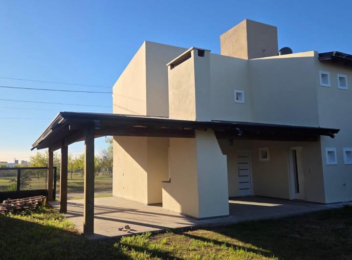 Casa · 158m² · 6 Ambientes · 2 Cocheras