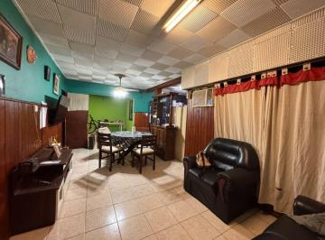 Casa · 70m² · 4 Ambientes · 2 Cocheras · Casa Venta 4 Ambientes Amplio Lote y Garaje