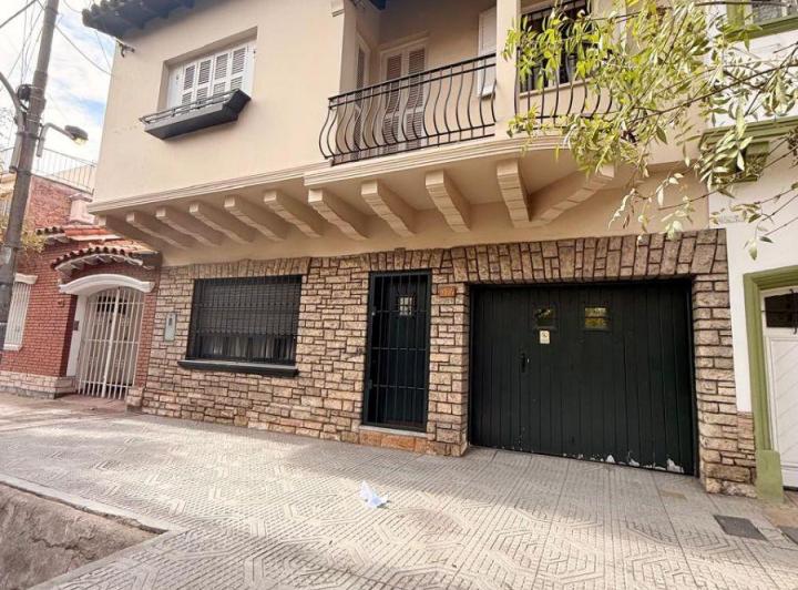 Casa · 226m² · 4 Ambientes · 1 Cochera