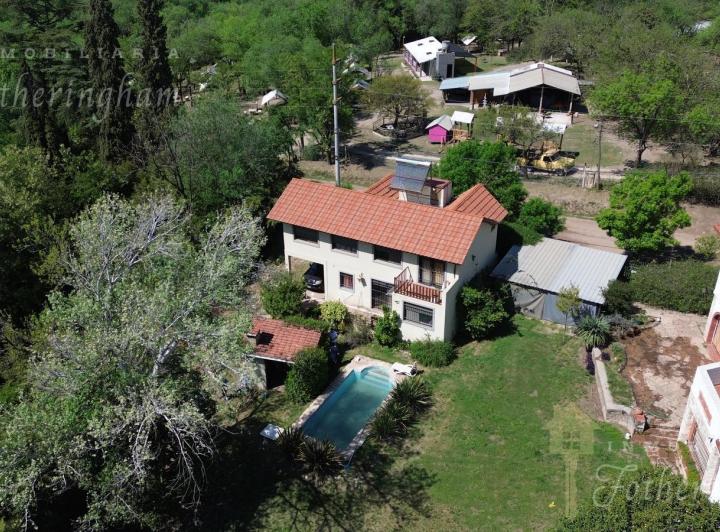 Casa · 8 Ambientes · 1 Cochera