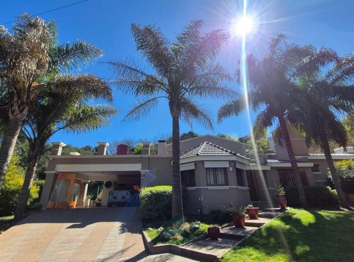 Casa · 240m² · 3 Dormitorios · 3 Cocheras