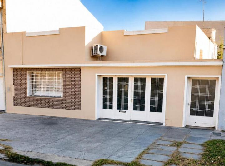 Casa · 125m² · 4 Ambientes · 1 Cochera
