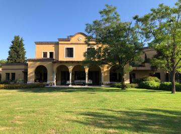 Casa · 500m² · 7 Ambientes · Alquiler Temporario con Vista Al Golf - Martindale Country Club