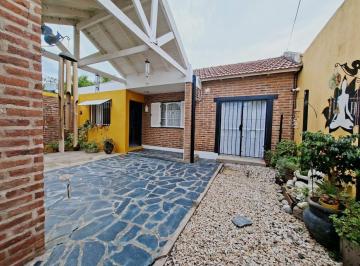 Casa · 4 Ambientes · 1 Cochera · Casa en Venta Berisso 3 Dormis