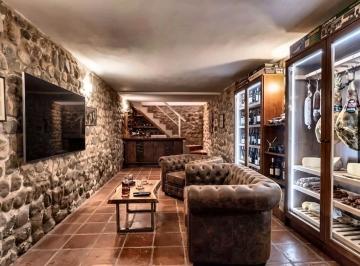 Casa · 380m² · 7 Ambientes · 2 Cocheras · Casa Chacras de La Villa