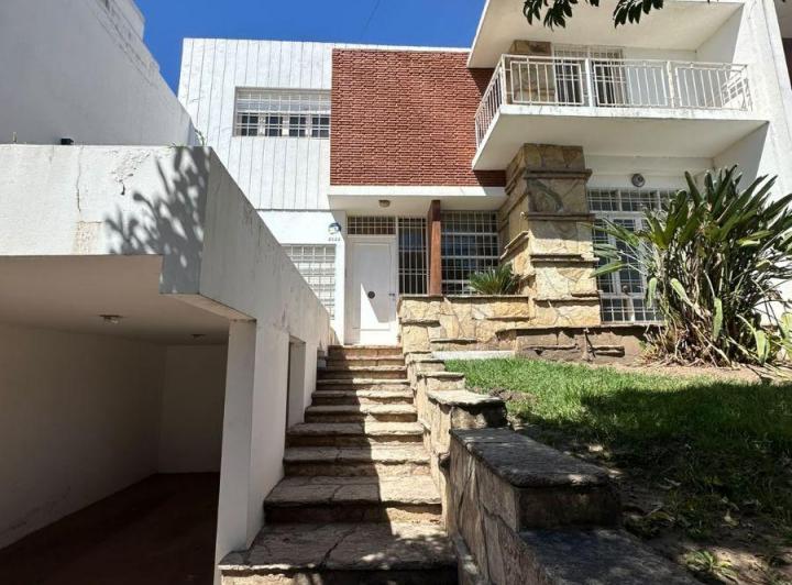 Casa · 300m² · 10 Ambientes · 1 Cochera