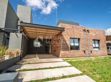 Casa · 69m² · 2 Ambientes · 1 Cochera · ¡Venta! Dúplex en Rincones de Manantiales - 2 Dorm. ¡Todo en Una Planta!