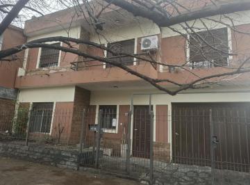 Casa · 150m² · 4 Ambientes · 1 Cochera · Venta. Casa con Garaje y Fondo Verde. Quilmes Oeste