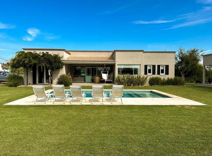 Casa · 183m² · 5 Ambientes · 2 Cocheras