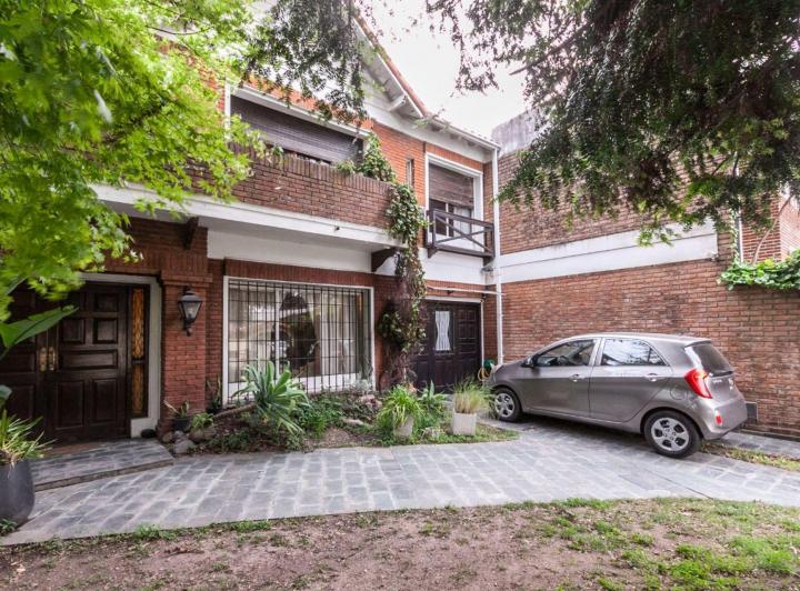 Casa · 285m² · 5 Ambientes · 2 Cocheras