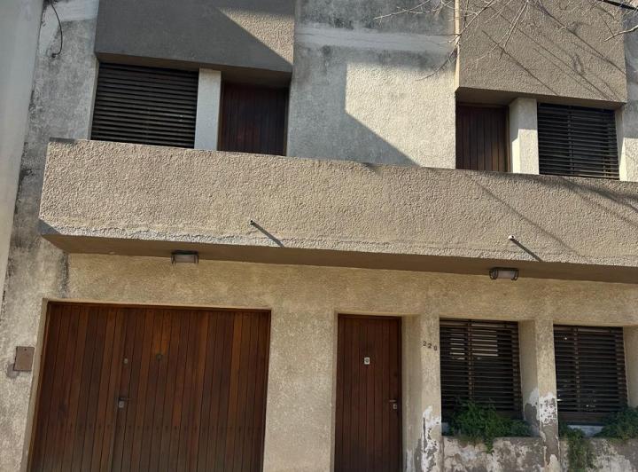 Casa · 205m² · 7 Ambientes · 1 Cochera