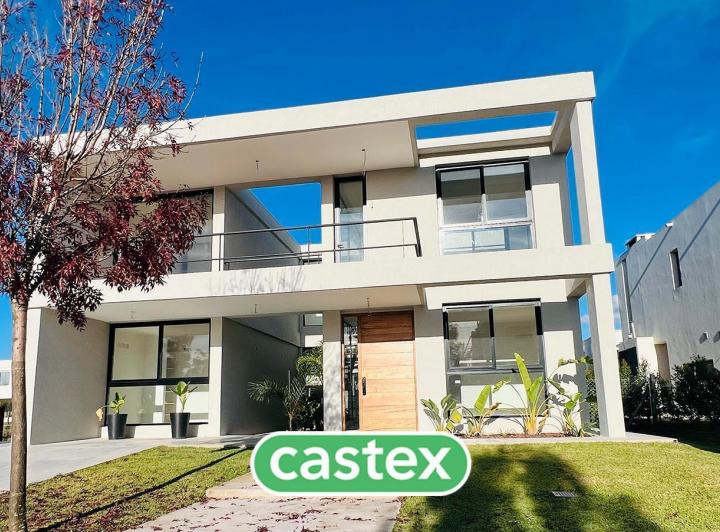 Casa · 225m² · 6 Ambientes · 4 Cocheras