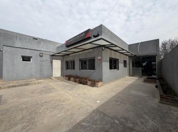 Local comercial · 200m² · 6 Ambientes · Local en Alquiler - Jardin Claret - 2 Salones + Patio