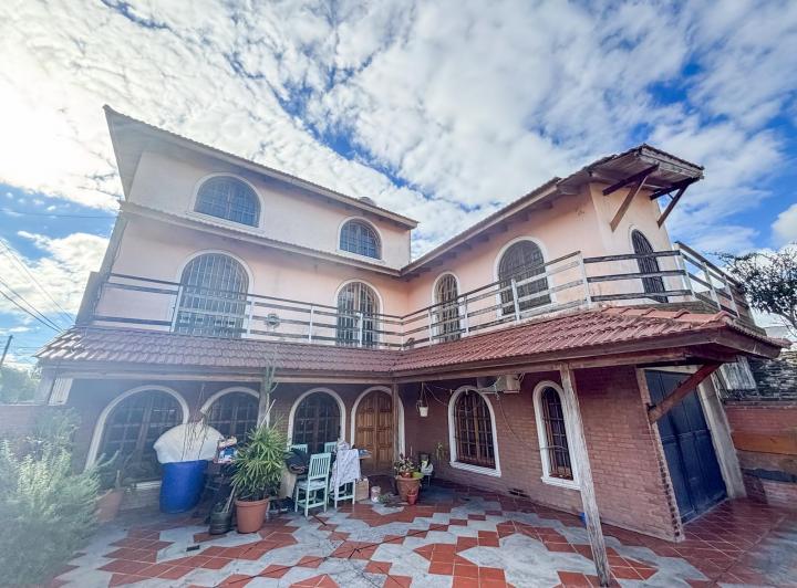 Casa · 250m² · 6 Ambientes · 1 Cochera