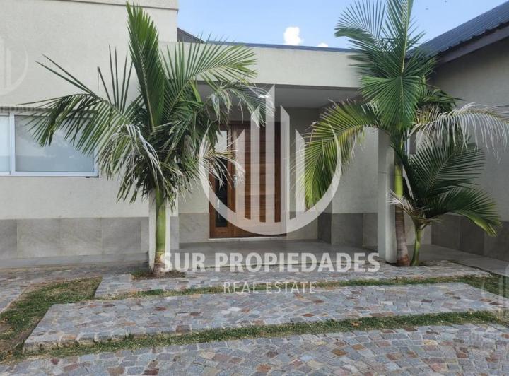 Casa · 155m² · 4 Ambientes · 2 Cocheras