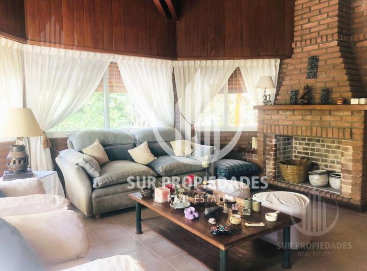 Casa · 180m² · 5 Ambientes · 1 Cochera