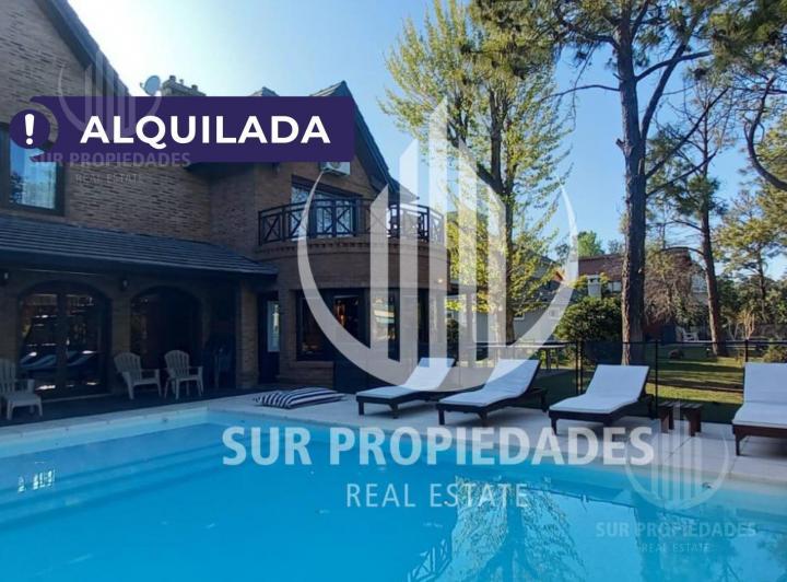 Casa · 238m² · 6 Ambientes · 1 Cochera