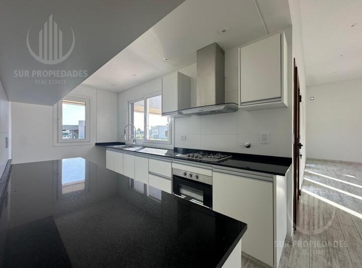 Casa · 123m² · 4 Ambientes · 2 Cocheras