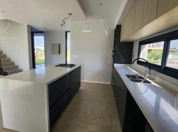 Casa · 229m² · 5 Ambientes · 2 Cocheras · Casa en Canning Chico