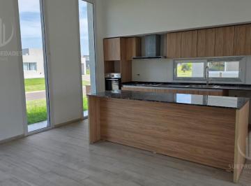 Casa · 143m² · 5 Ambientes · 2 Cocheras · Casa en San Simon