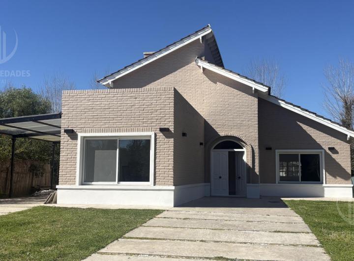Casa · 183m² · 5 Ambientes · 2 Cocheras