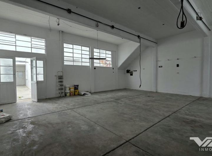 Bodega-Galpón · 262m² · 6 Ambientes · 1 Cochera