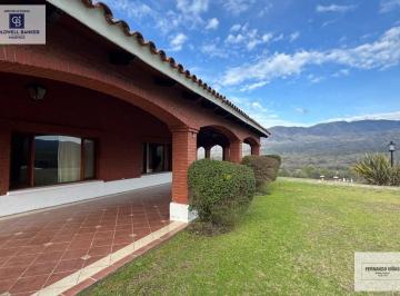 Casa · 400m² · 6 Ambientes · 6 Cocheras · Mansion en Raco
