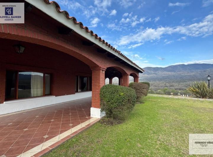 Casa · 400m² · 6 Ambientes · 6 Cocheras