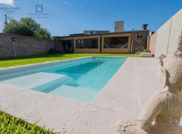 Casa · 639m² · 4 Ambientes · 1 Cochera · Venta de Propiedad en Sauce Viejo