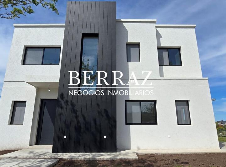 Casa · 163m² · 5 Ambientes · 2 Cocheras