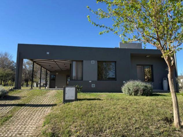 Casa · 140m² · 2 Dormitorios