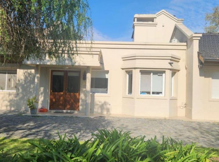 Casa · 195m² · 4 Ambientes · 1 Cochera