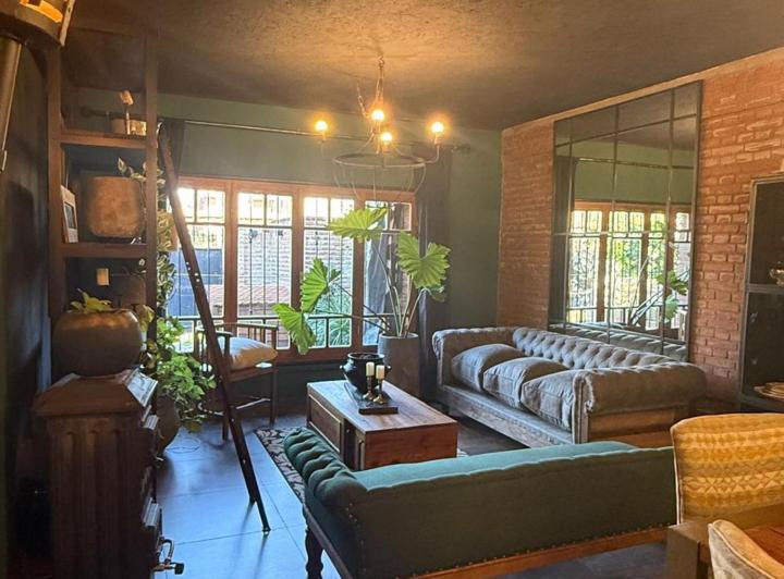 Casa · 240m² · 8 Ambientes