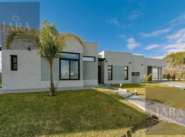 Casa · 185m² · 4 Ambientes · 3 Cocheras