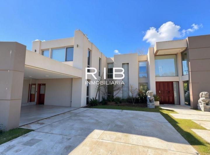Casa · 437m² · 4 Ambientes · 2 Cocheras