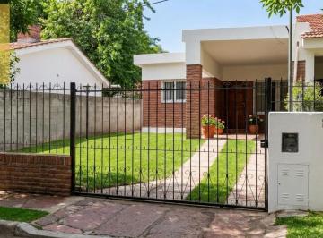 Casa · 72m² · 7 Ambientes · 1 Cochera · Casa en Sol y Río