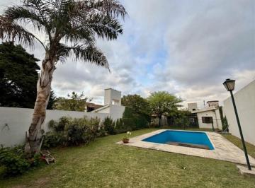 Casa · 127m² · 3 Ambientes · 1 Cochera · Casa en Venta Gran Lote 460 m² Pileta y Quincho en Quebrada de Las Rosas