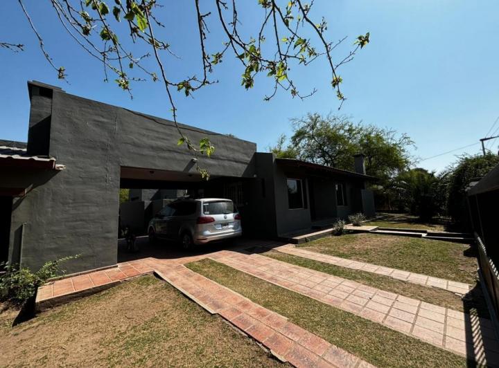 Casa · 400m² · 6 Ambientes · 3 Cocheras