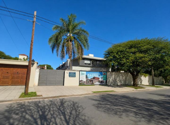 Casa · 192m² · 4 Ambientes · 2 Cocheras