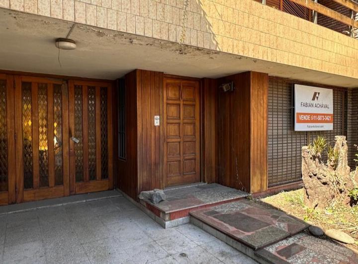 Casa · 250m² · 6 Ambientes · 3 Cocheras