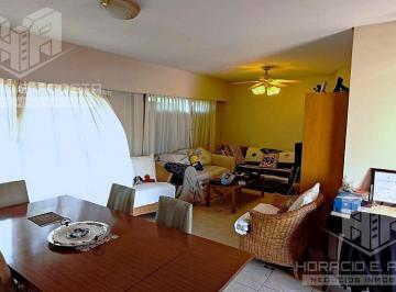 Casa · 244m² · 5 Ambientes · 3 Cocheras · Casa 5 Amb. Tipo 2 PH con Cochera Para 3 Autos - Ideal 2 Familias o Renta - San Andrés